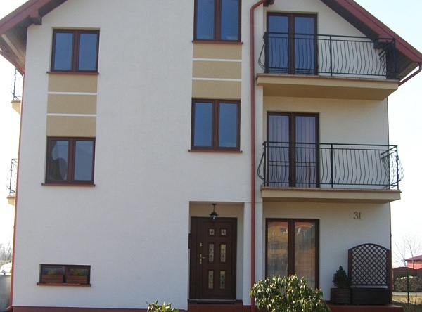 Pokoje Gościnne Jadwiga Necel widok od p&oacute;łnocy , ul.Jeżynowa - front budynku?v=1.0.1